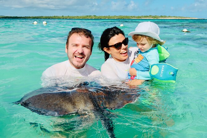 6-Hours Tour East Coast of Antigua: Stingray City, Lunch & Beach - Stingray City: the clear highlight