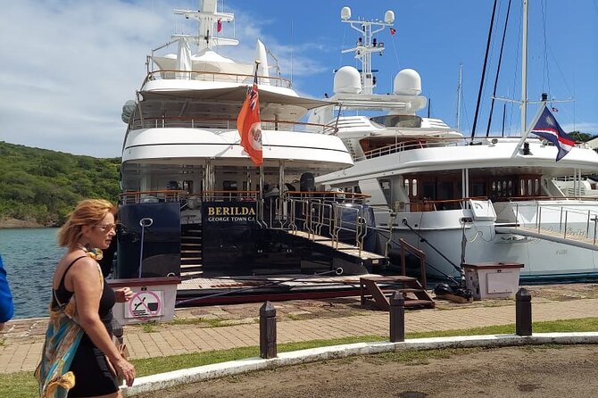 Experience Antigua ( 2 persons and above only ) - Antigua by private van: key points
