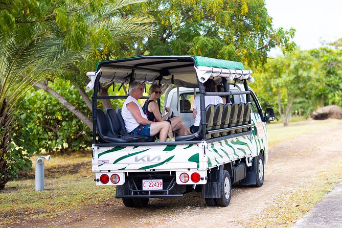 SoCoHo Jeep Safari - Historical Sites - Lunch - Beach - A real meal at Road House Restaurant and Bar